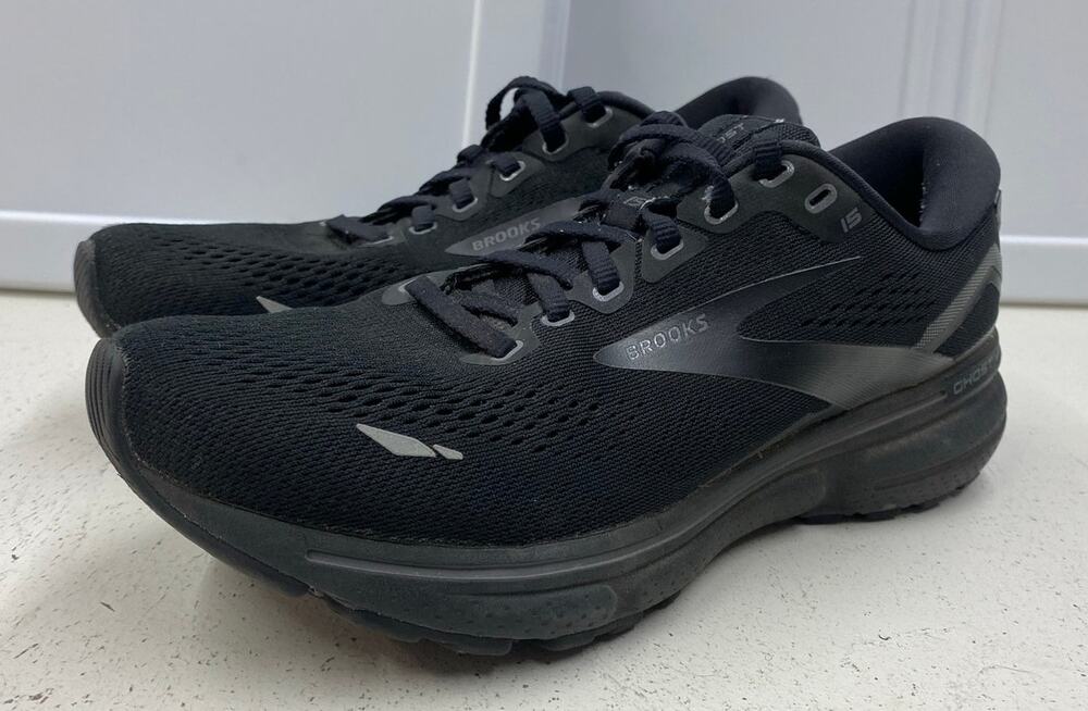 Women Brooks Ghost 15 all solid black athletic running shoes sneakers, 8.5B